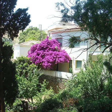 Karmi Andros Apartment
